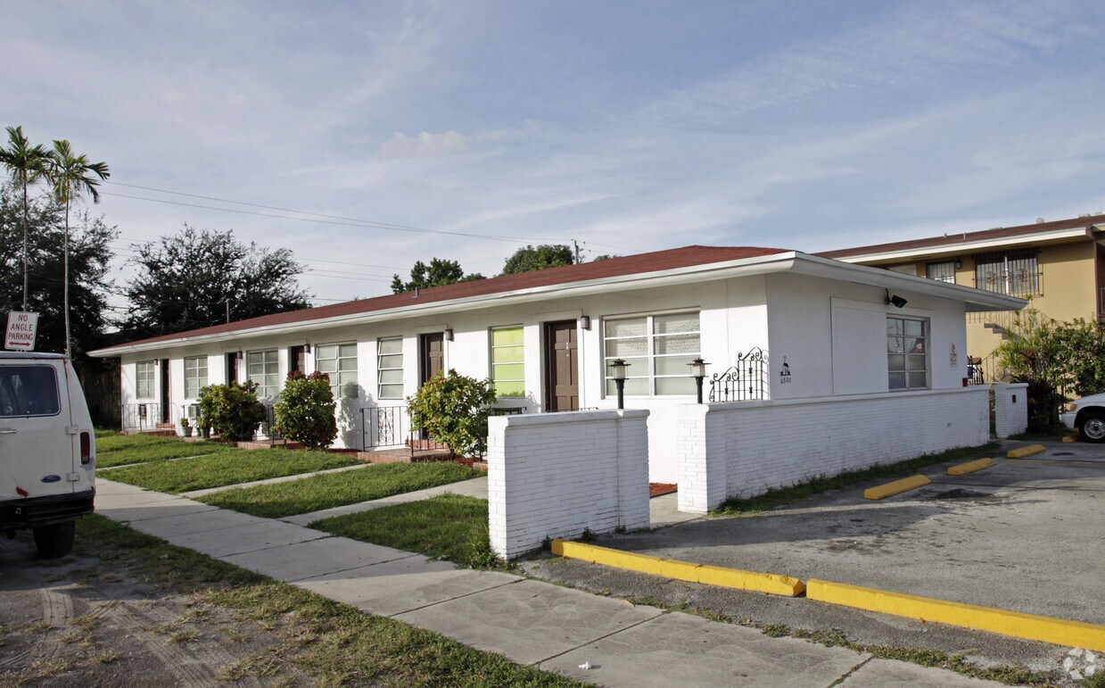 Building Photo - 6500 W Flagler St