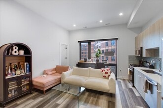 Building Photo - 2317 N Clark St