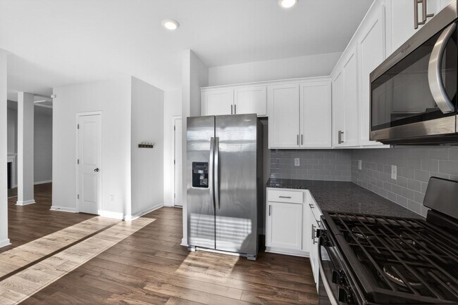 Building Photo - 105 Silicon Dr