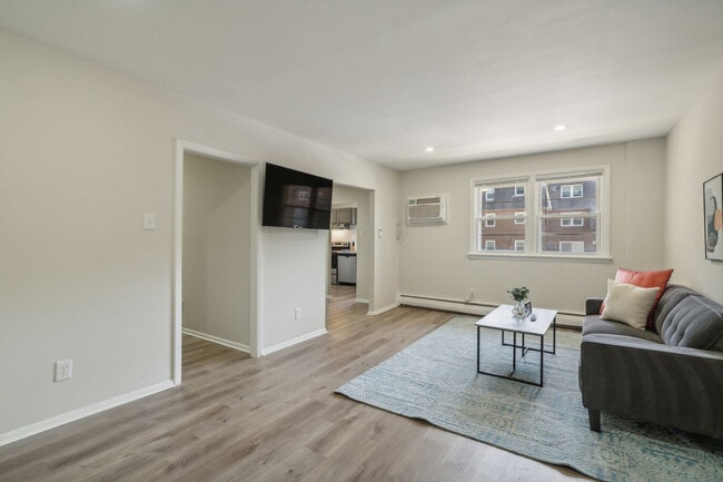 Building Photo - 618 Wharton Dr
