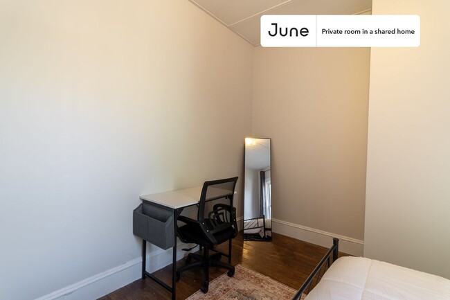 Foto del edificio - Private bedroom in 3 bed/1 bath Home
