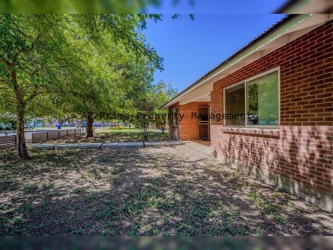 Foto del edificio - 351 E Encanto Dr