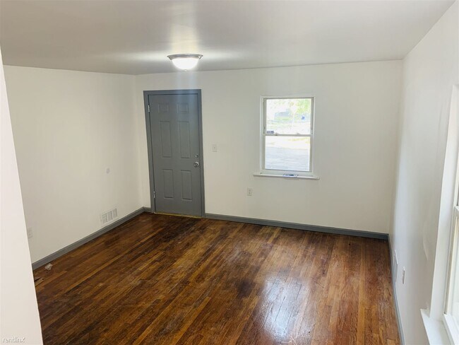 Building Photo - 23 Evergreen Ave