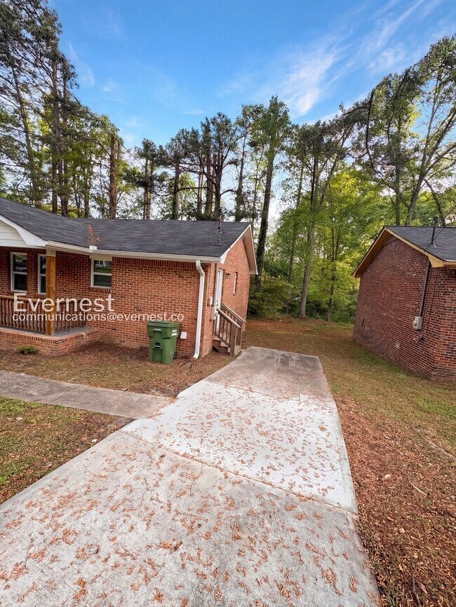 Foto del edificio - 711 W Creek Cir