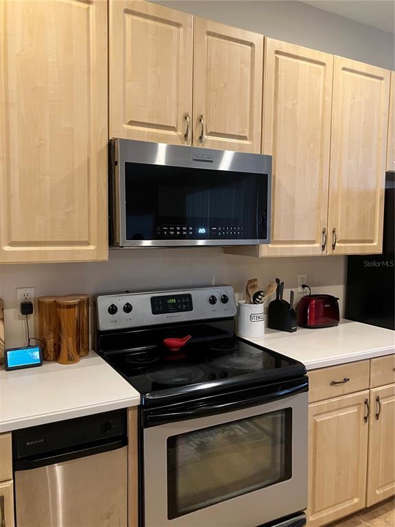 Building Photo - 10525 Canary Isle Dr