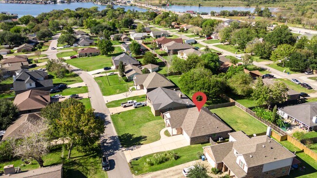 Foto del edificio - 12738 Lake Conroe Hills Dr