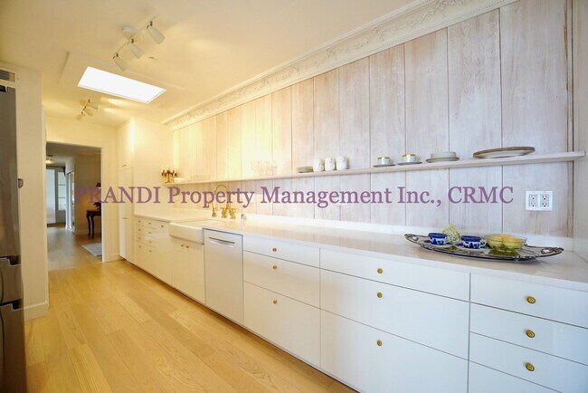 Foto del edificio - Bright Penthouse Style Condo With World Cl...
