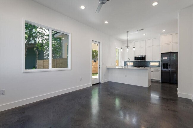 Foto del edificio - 2504 E 6th St