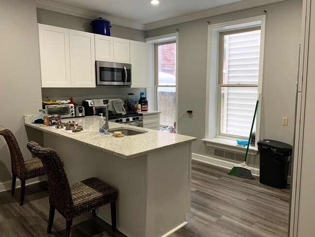 Building Photo - Fully Remodeled 4 Bedroom/2 Bath!!!!