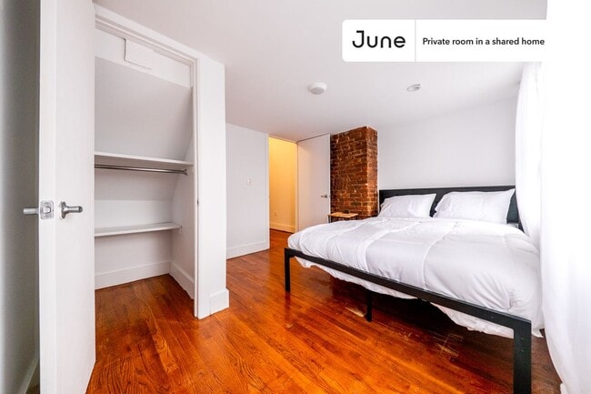 Foto del edificio - Private bedroom in 3 bed/1 bath Home