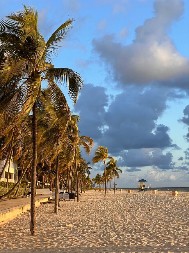 Building Photo - 2600 S Ocean Dr