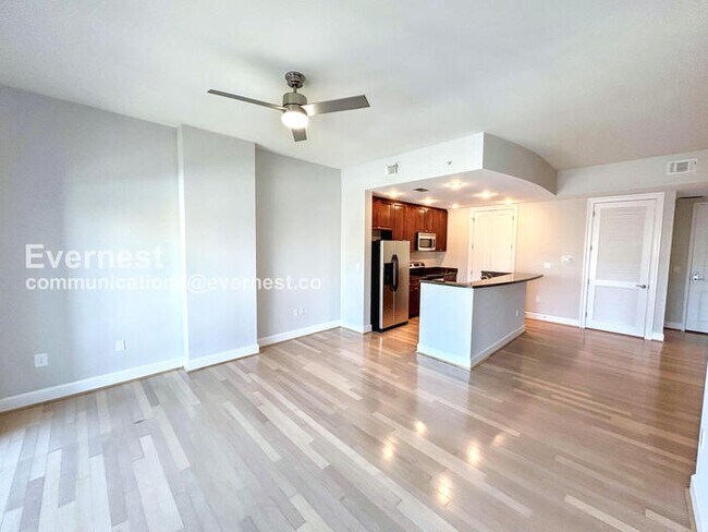 Foto del edificio - Modern Downtown Richmond 1BR Condo with In-Unit Laundry / Pet- Friendly /  Available Now!