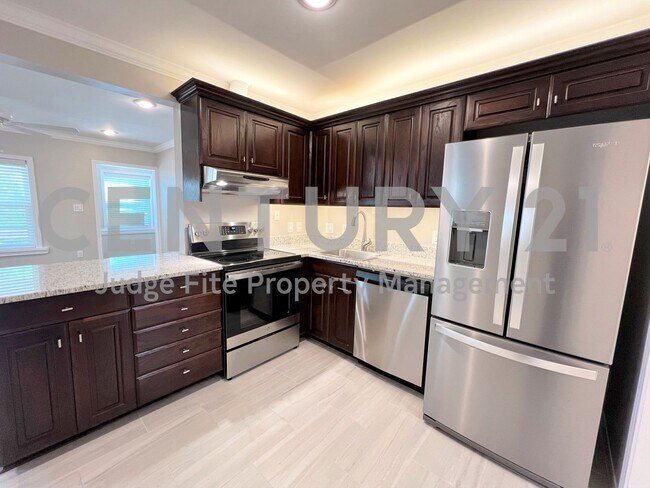 Building Photo - Charming 1/1 Duplex Near Lower Greenville ...