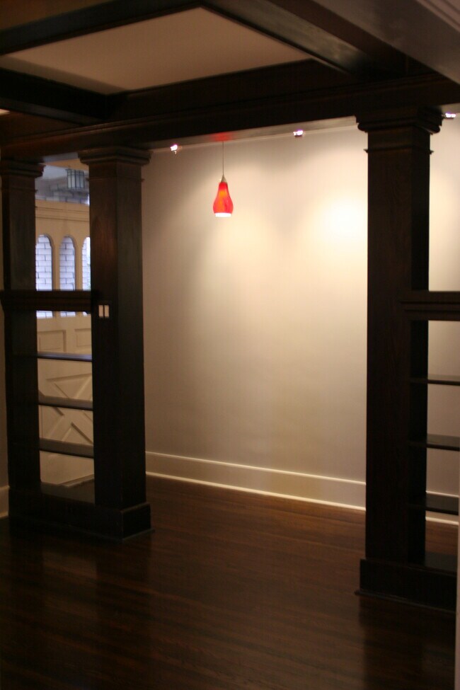 Building Photo - 516 Saint James Pl