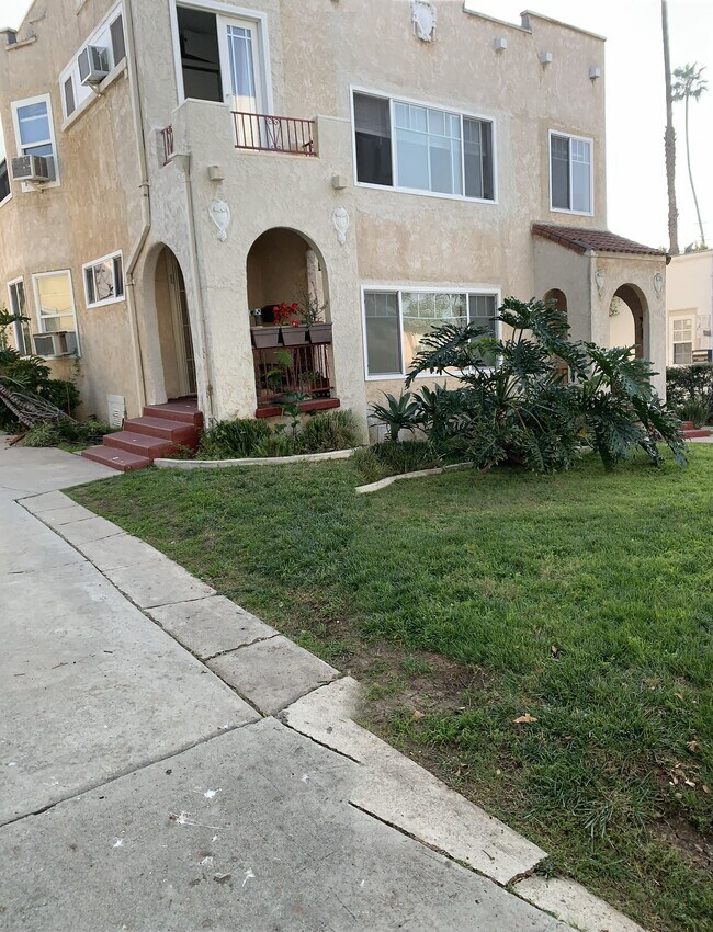 Building Photo - 5730 1/2 La Mirada Ave