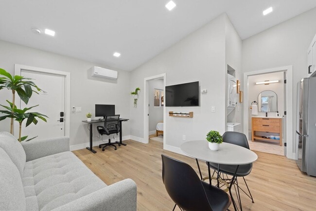 Building Photo - ? Modern 1 Bedroom in National City – Furn...