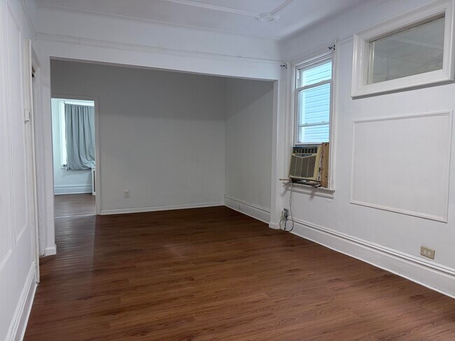 Foto del edificio - 302 Chapel Ave