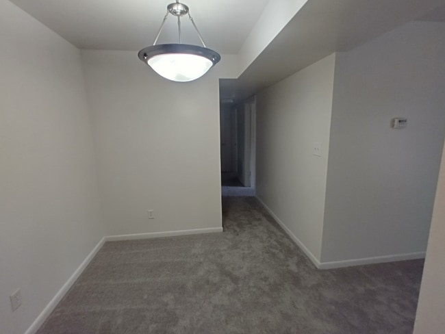 Foto del edificio - 600 Reusens Rd