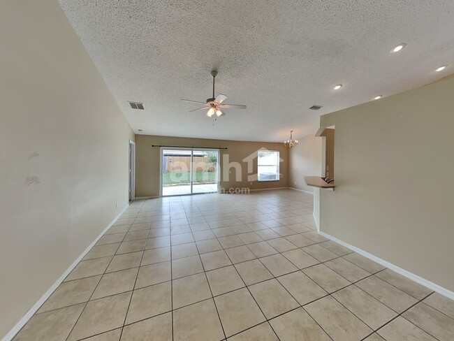 Building Photo - 10624 Cami Ct