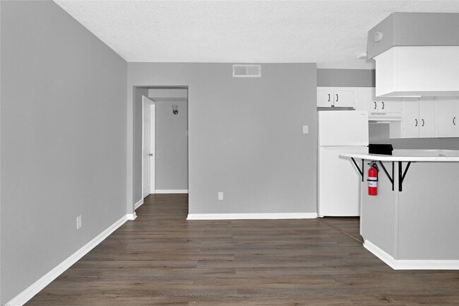 Building Photo - 1200 Carolyn Ct