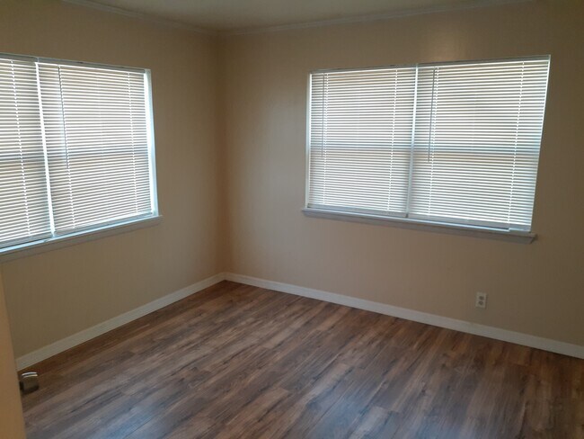 Foto del edificio - 114 N Dade Ave