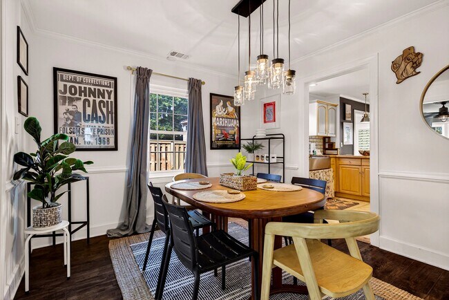 Building Photo - 1106 E 52nd St