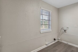 Building Photo - 4720 Carmen St