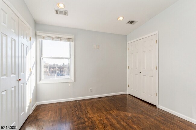 Building Photo - 62 Columbia St