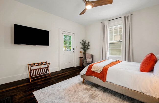 Building Photo - 48 School St