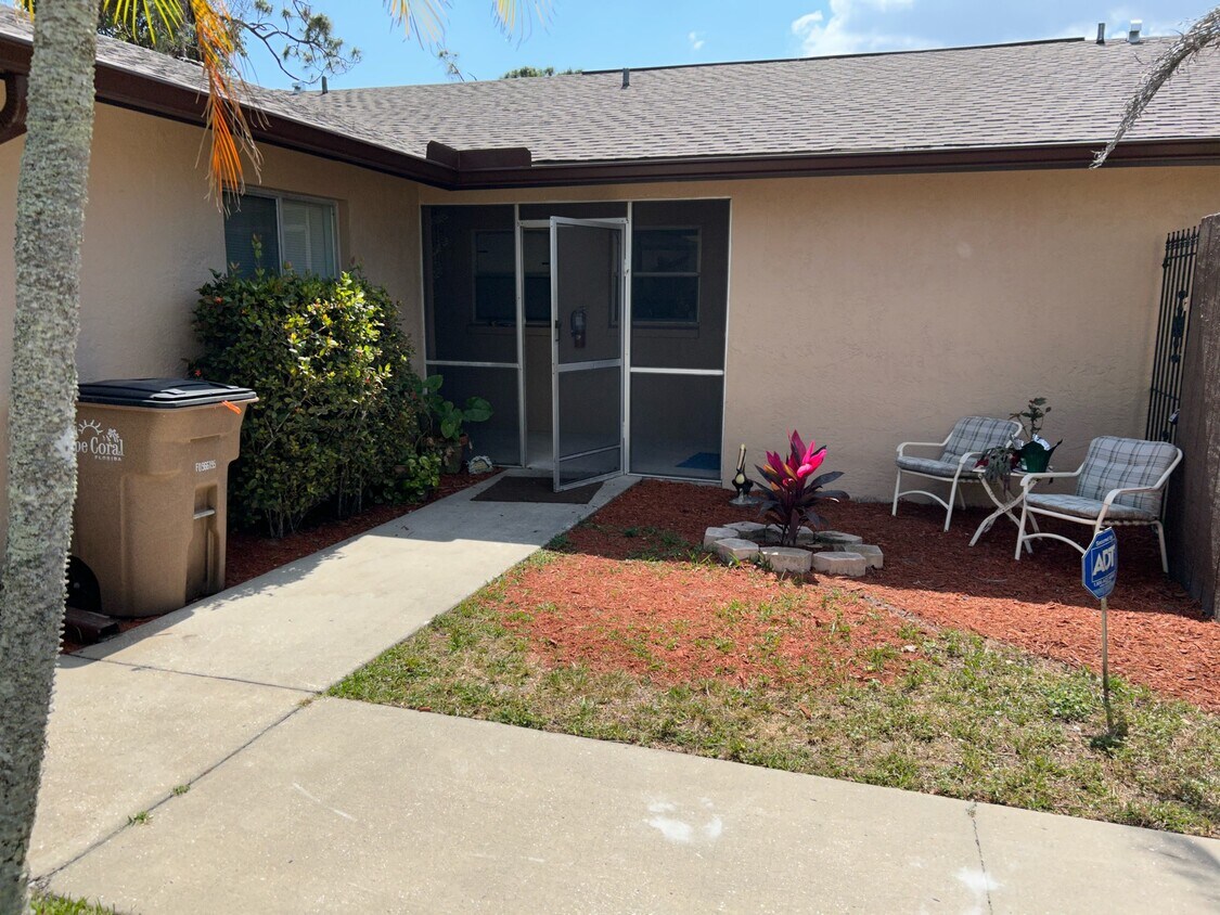 1417 SE 24th Ave Unit e, Cape Coral, FL 33990 Apartments in Cape