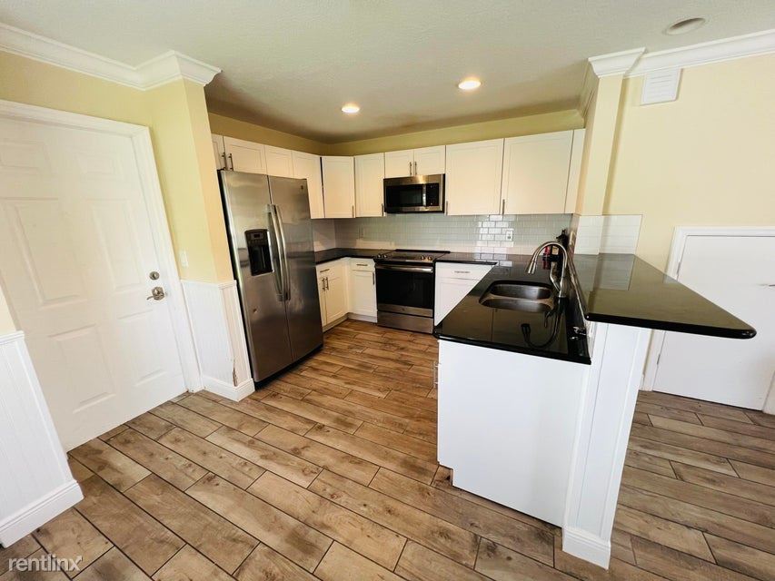 Primary Photo - 3 br, 2.5 bath House - 253 SE 1st Ave