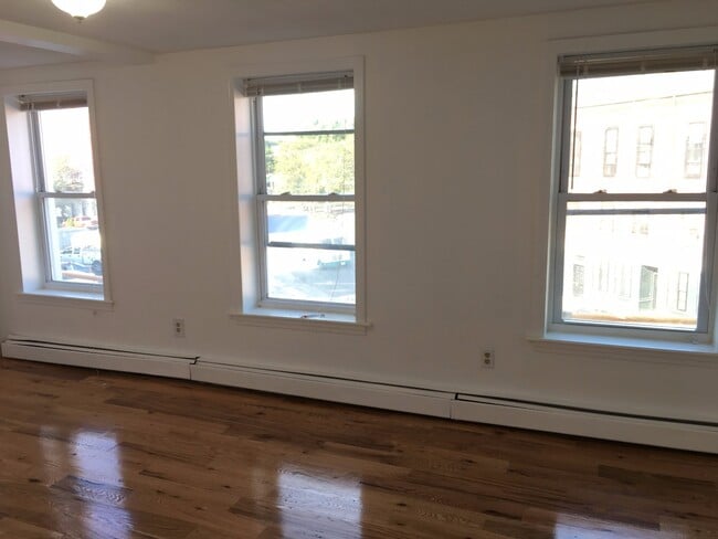 Building Photo - 77 Division St