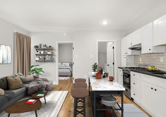 Building Photo - 1916 Poplar St