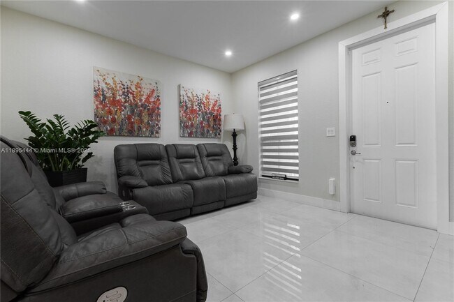 Foto del edificio - 16377 SW 71st Terrace