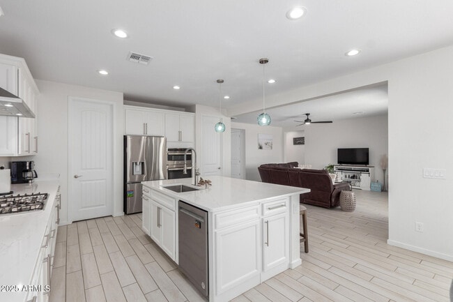 Building Photo - 8519 N 186th Ln