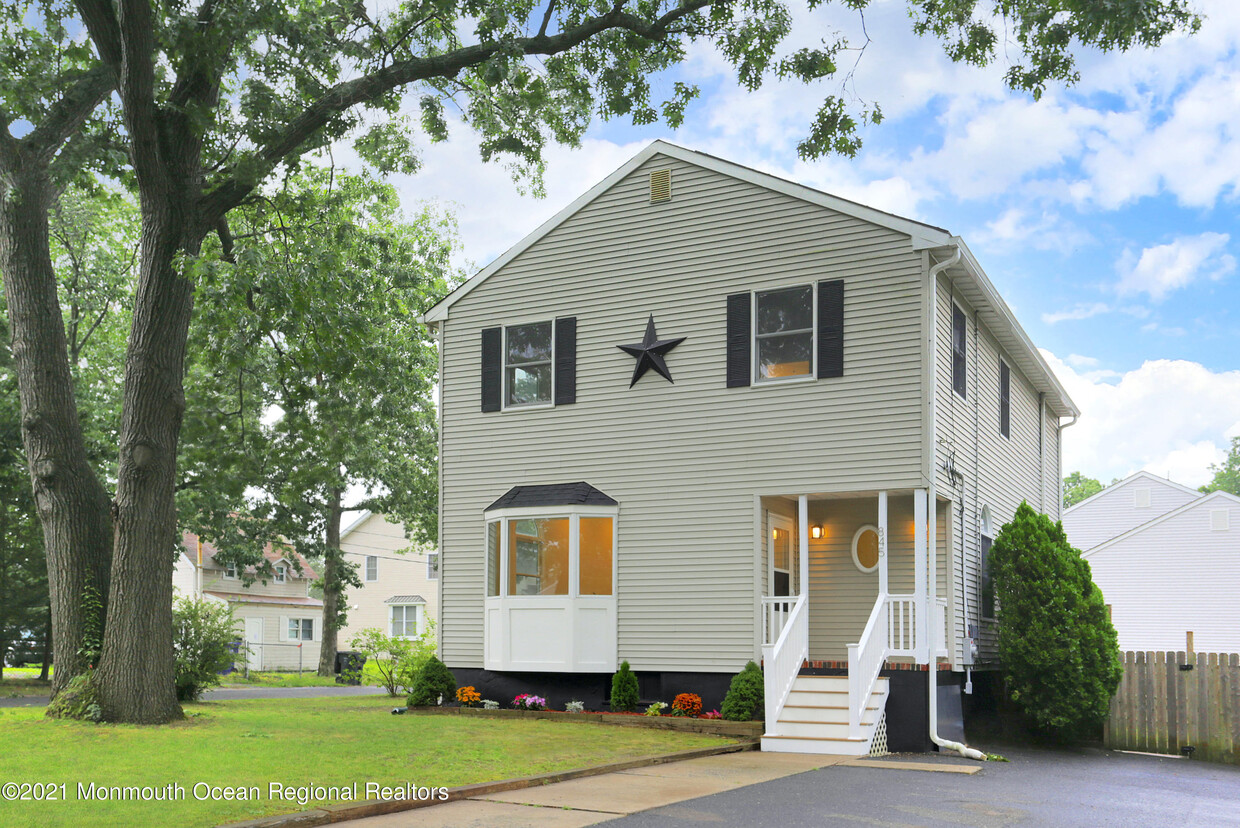 Foto principal - 845 Sterling Ave