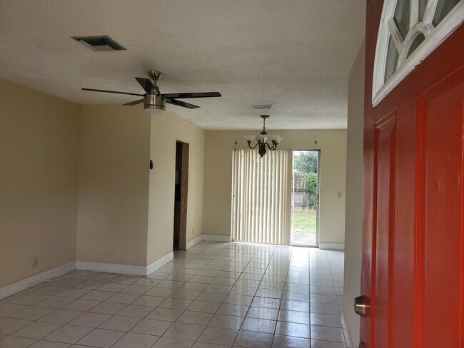 Foto del edificio - 7203 SW 4th St