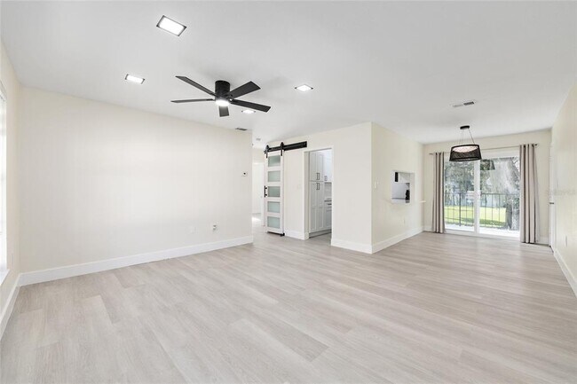 Foto del edificio - 1538 SE 25th St