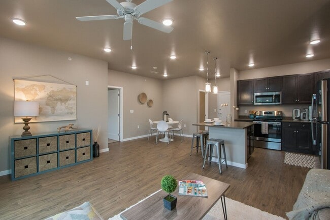 Building Photo - Spacious 1-bedroom, 1.5 bath, 1st floor, w...