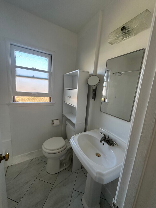 Baño - 1444 S Ogden Dr