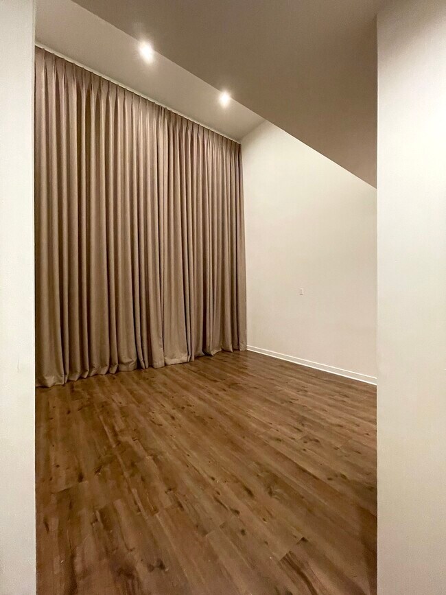 Foto del edificio - 6143 Fountain Ave