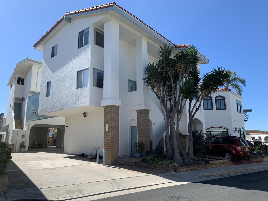 Foto principal - 415 Monterey Ln