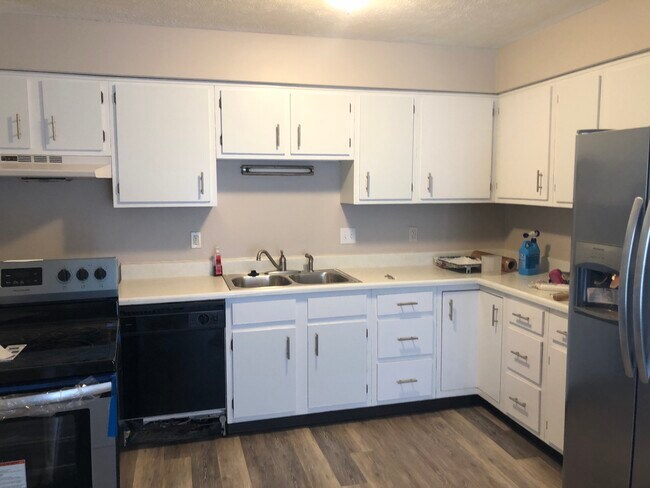 Kitchen - 351 Chadwick Pl