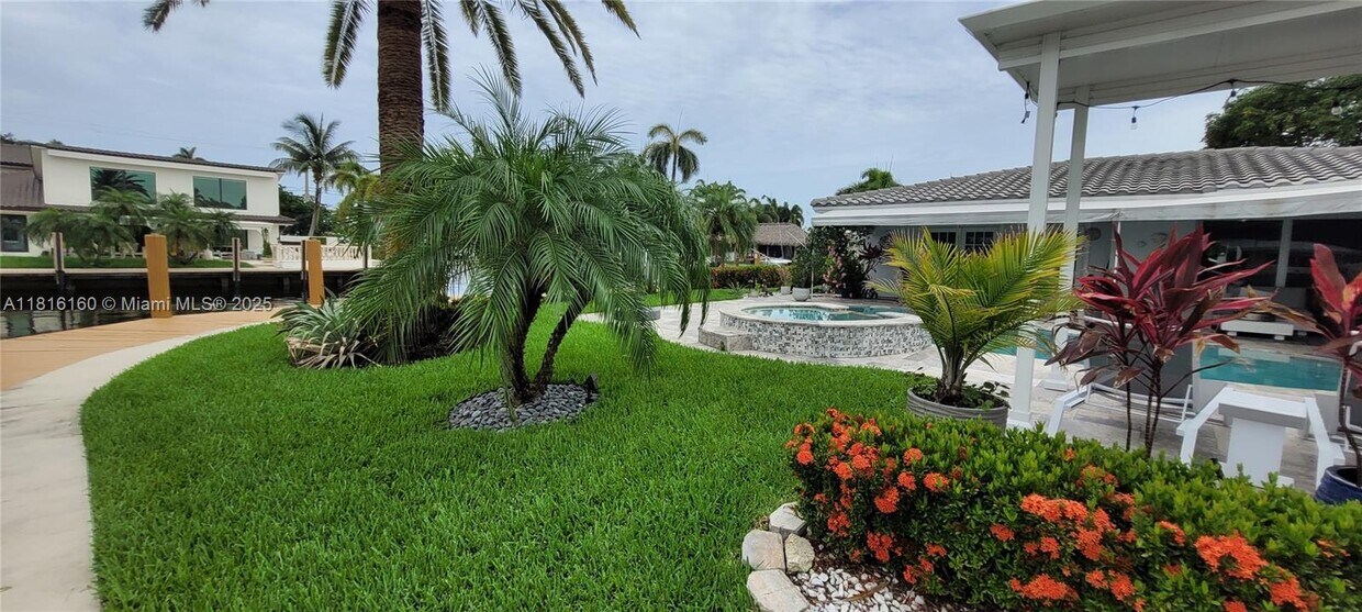 Foto principal - 2681 NE 9th Ct