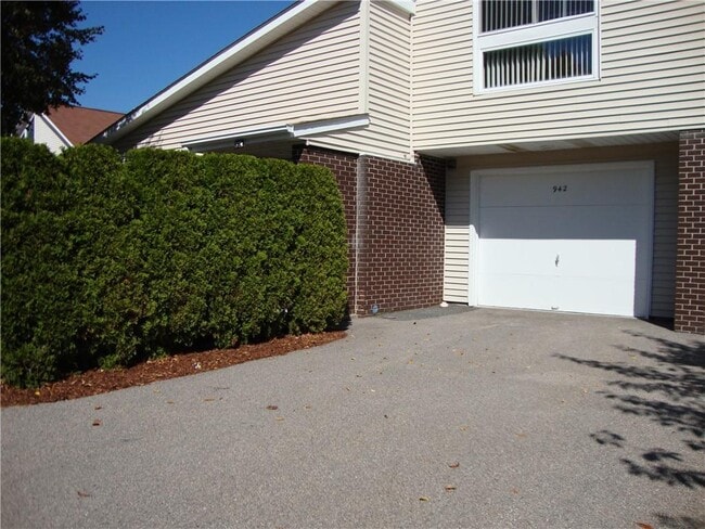 Foto del edificio - 942 Halifax Dr