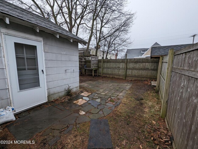 Building Photo - 423 Euclid Ave