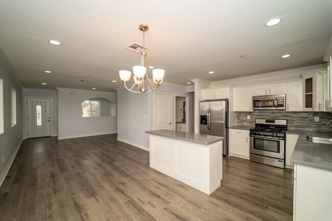 Building Photo - 635 N Berendo St