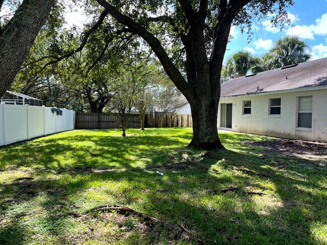 Foto del edificio - Lovely 3 bedroom home close to 429 with an...