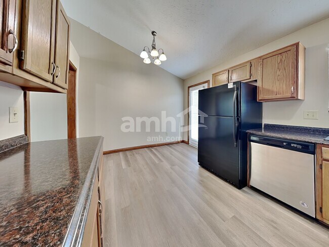 Building Photo - 2479 Camellia Ct