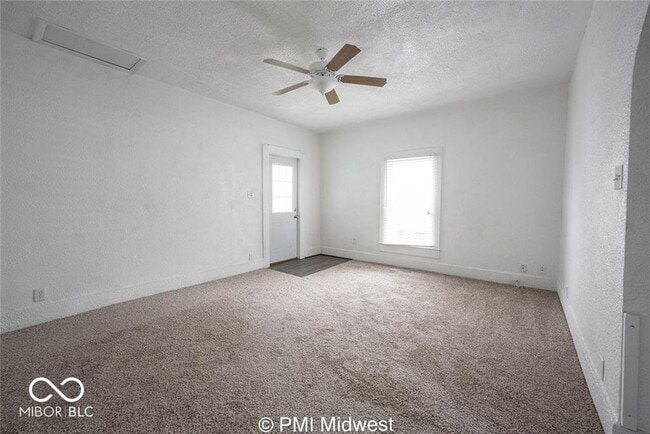 Building Photo - 1433 W 5th St